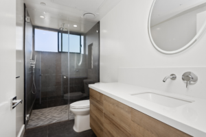 a,modern,bathroom,interior,with,shower,,mirror,,and,toilet.,california,