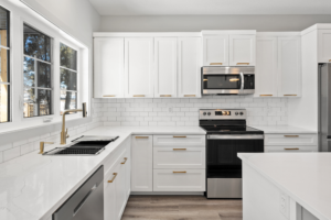 clean,and,bright,kitchen,with,white,cabinets,and,a,stainless